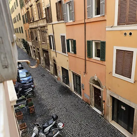 Apartment Domus Ibernesi Rom